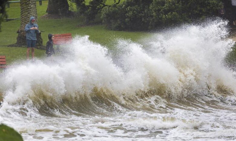 A Severe Storm Disrupts Transport and Leaves Thousands of New Zealanders Without Electricity 1 vis 0216202608573478