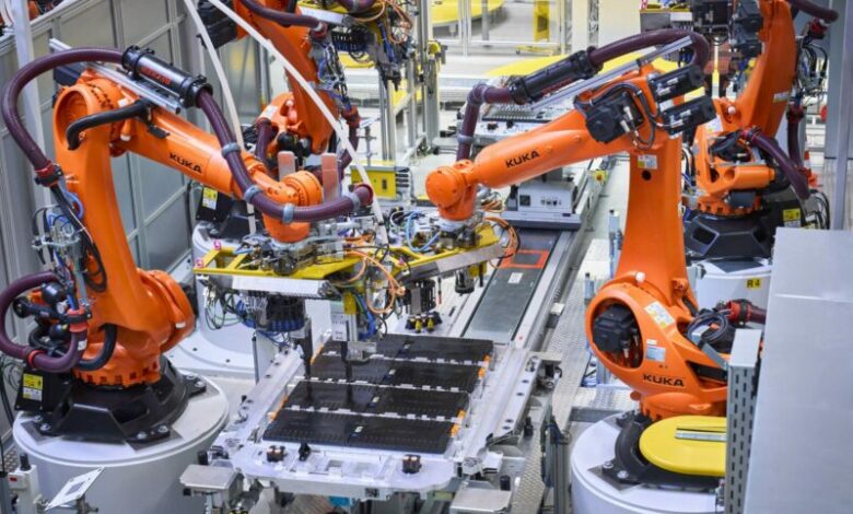 Robot de fabrication de batterie pour voiture electrique scaled 1 e1747845456416