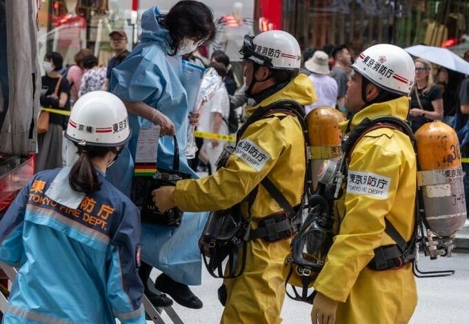 Around twenty people injured after an unknown substance was dispersed in a shopping center in Tokyo. 1 vis 0525202610380187